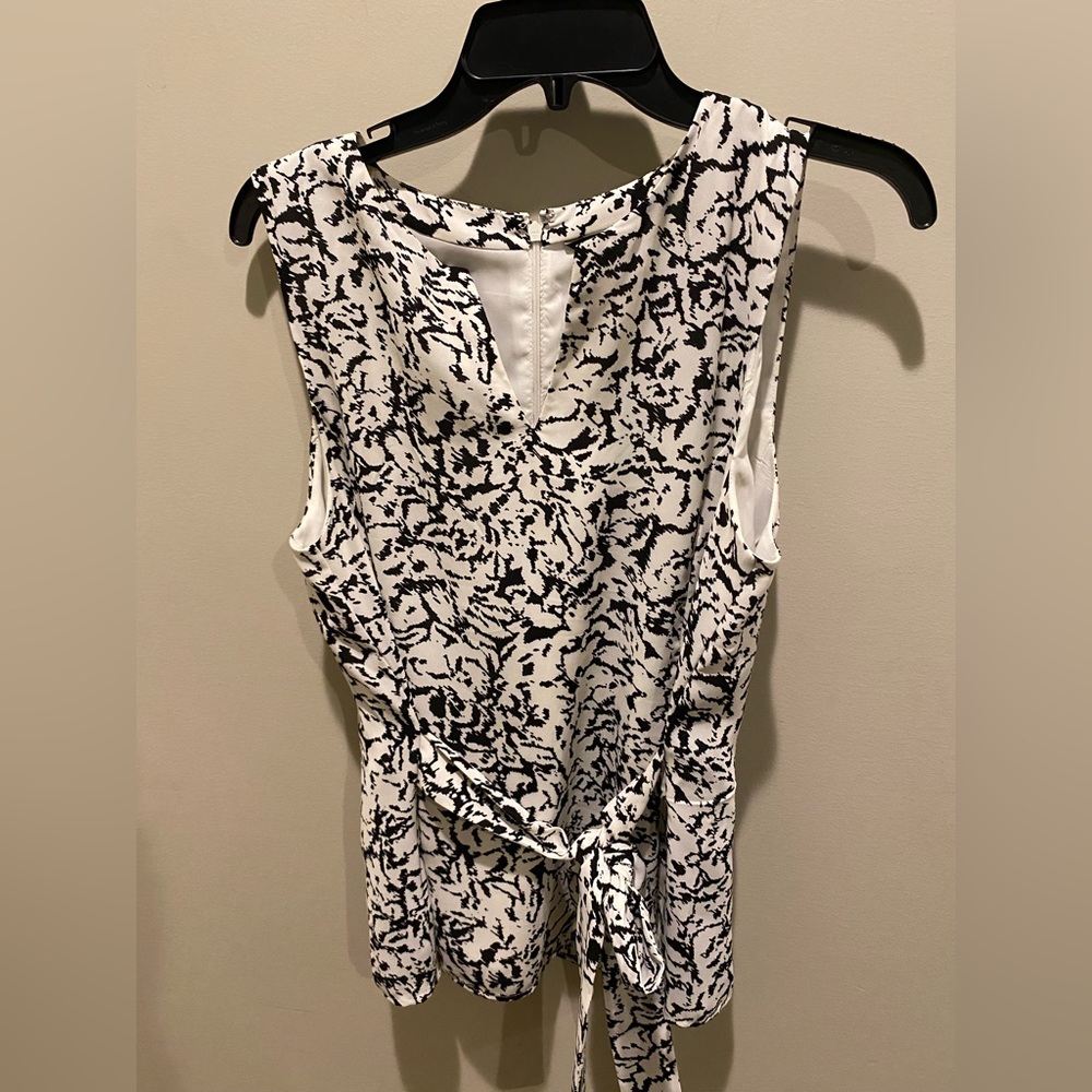 Banana Republic Sleeveless blouse